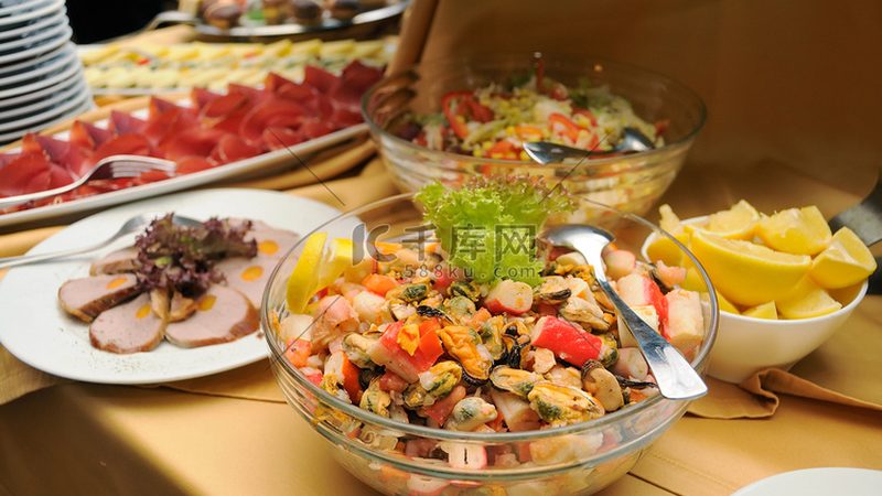 餐饮供应链安装调试，如何选择专业服务？**